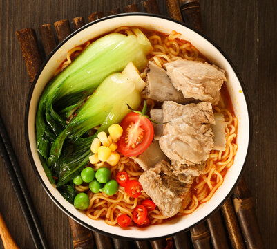 一菜兩味 從羊肉青菜面到牛肉的美食探索與攝影藝術