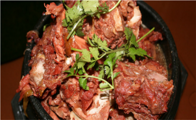 宴羊集市 一鍋鮮羊肉火鍋，品味北國風情的溫暖與醇香