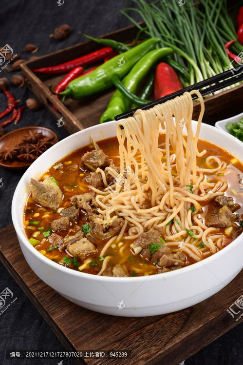 饸饹面 一碗面里的南北風(fēng)物，從陜北羊肉到江南牛肉